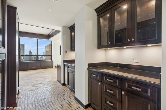 180 E PEARSON Street 5906, Chicago, IL 60611