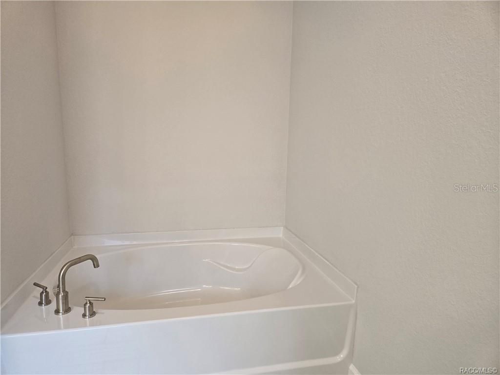 Image 10 of property listing at 1170 HERON POINT DRIVE, Inverness, FL 34453