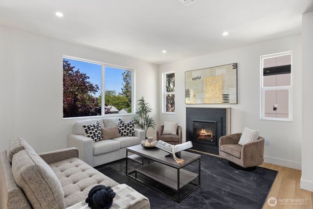 929 N 87th Street, Seattle, WA 98103