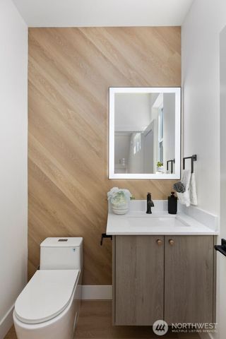929 N 87th Street, Seattle, WA 98103