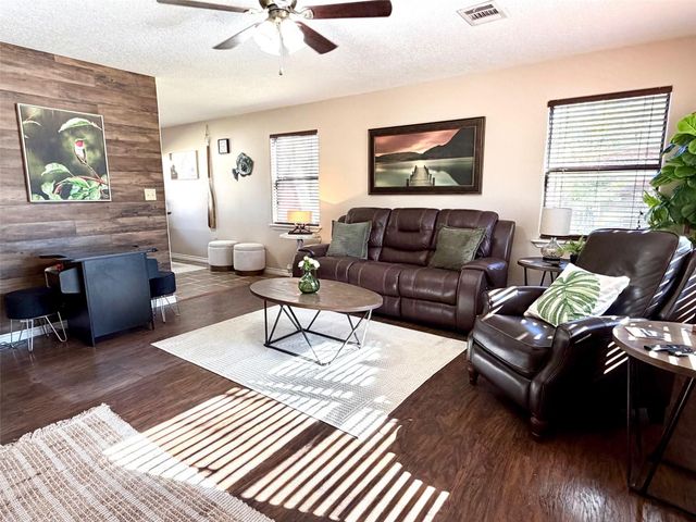 109 Teena Ln Lane, Livingston, TX 77351