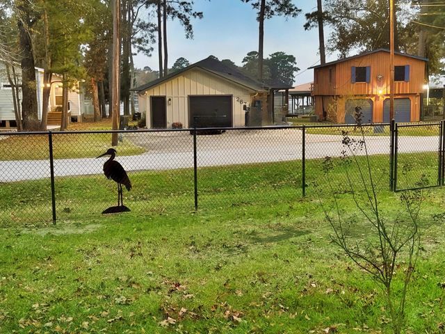 109 Teena Ln Lane, Livingston, TX 77351