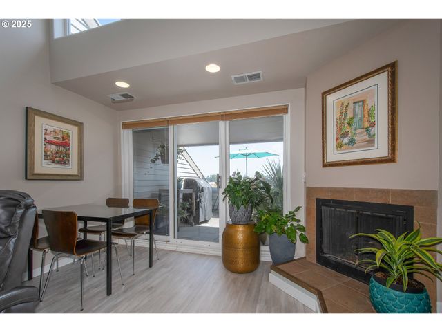 148 N HAYDEN BAY Dr, Portland, OR 97217