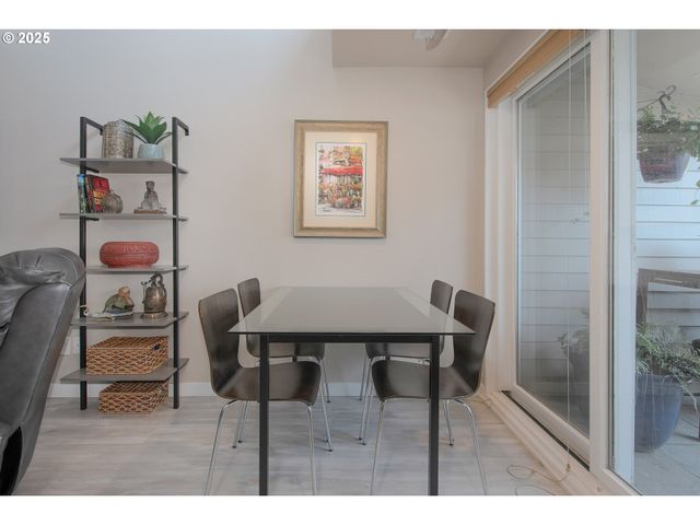 148 N HAYDEN BAY Dr, Portland, OR 97217