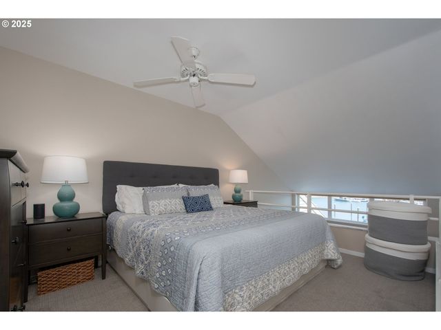 148 N HAYDEN BAY Dr, Portland, OR 97217