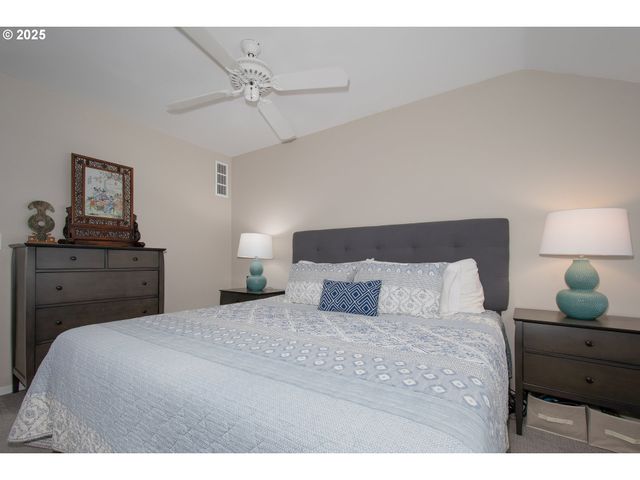 148 N HAYDEN BAY Dr, Portland, OR 97217