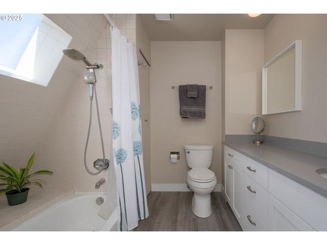 148 N HAYDEN BAY Dr, Portland, OR 97217