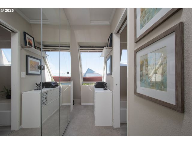 148 N HAYDEN BAY Dr, Portland, OR 97217