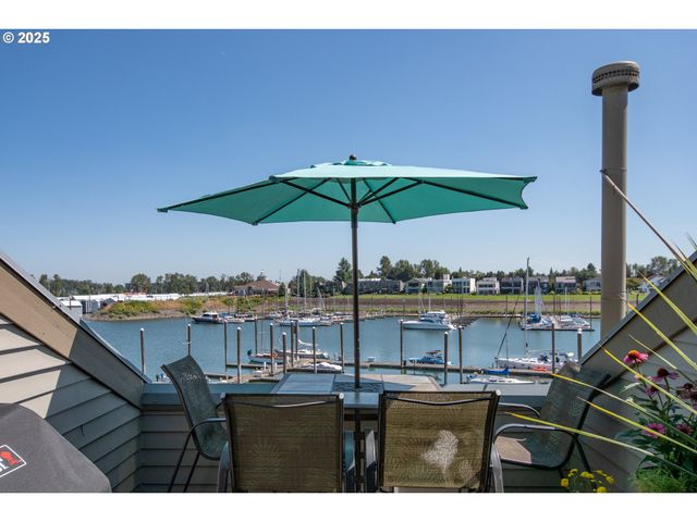 148 N HAYDEN BAY Dr, Portland, OR 97217