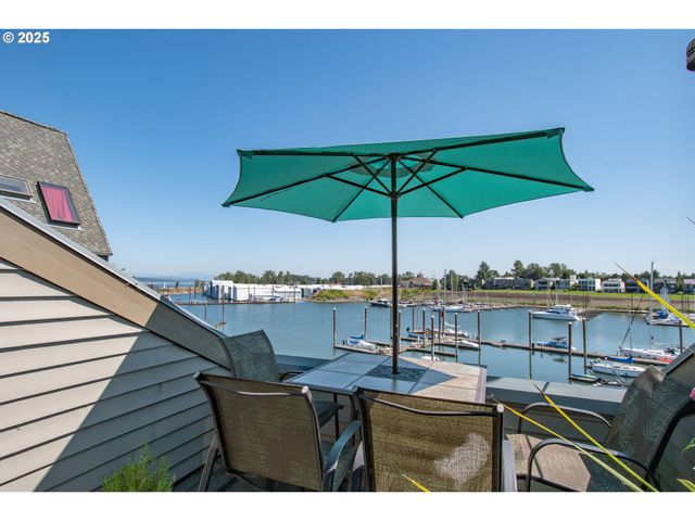 148 N HAYDEN BAY Dr, Portland, OR 97217