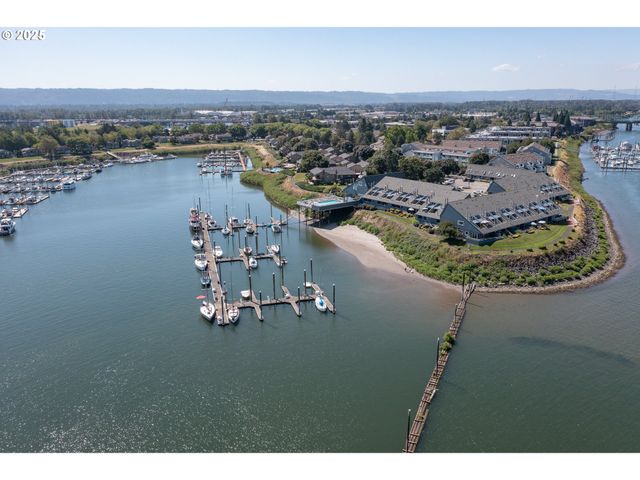148 N HAYDEN BAY Dr, Portland, OR 97217