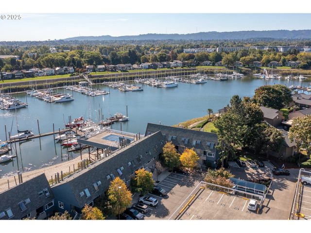 148 N HAYDEN BAY Dr, Portland, OR 97217