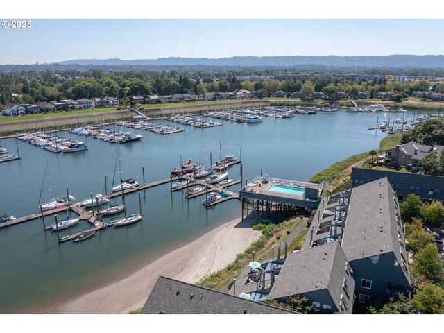 148 N HAYDEN BAY Dr, Portland, OR 97217