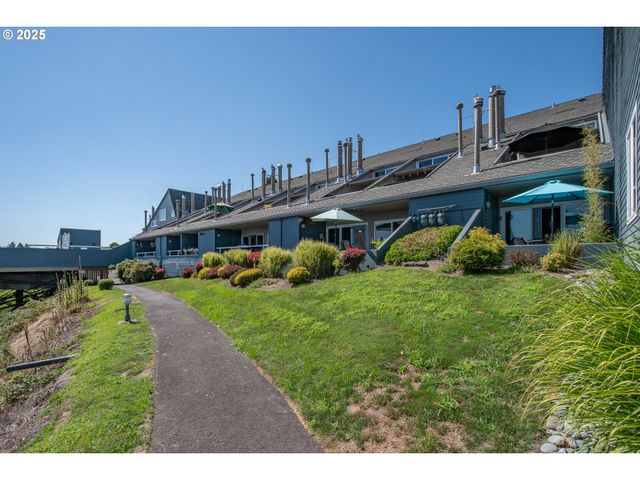 148 N HAYDEN BAY Dr, Portland, OR 97217