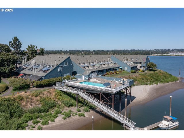 148 N HAYDEN BAY Dr, Portland, OR 97217