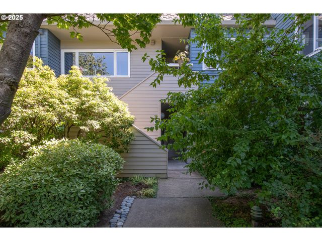 148 N HAYDEN BAY Dr, Portland, OR 97217