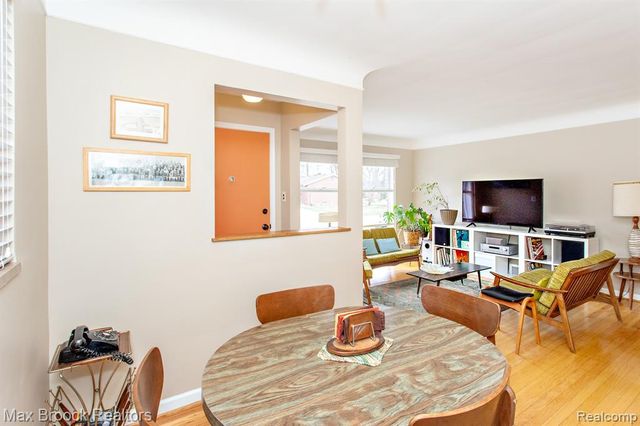 24460 Rosewood Street, Oak Park, MI 48237