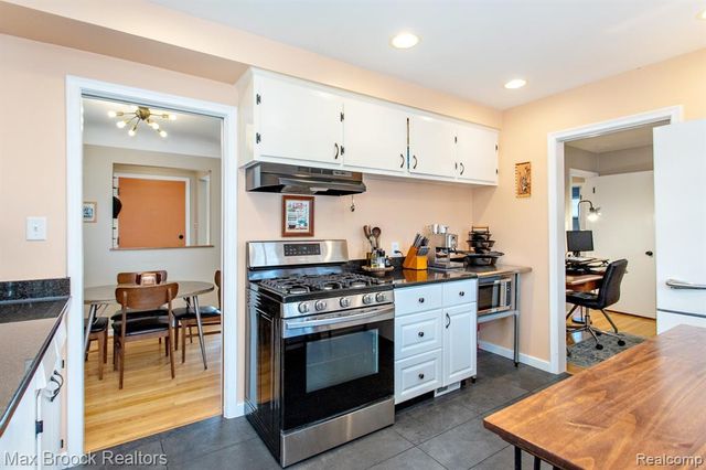 24460 Rosewood Street, Oak Park, MI 48237