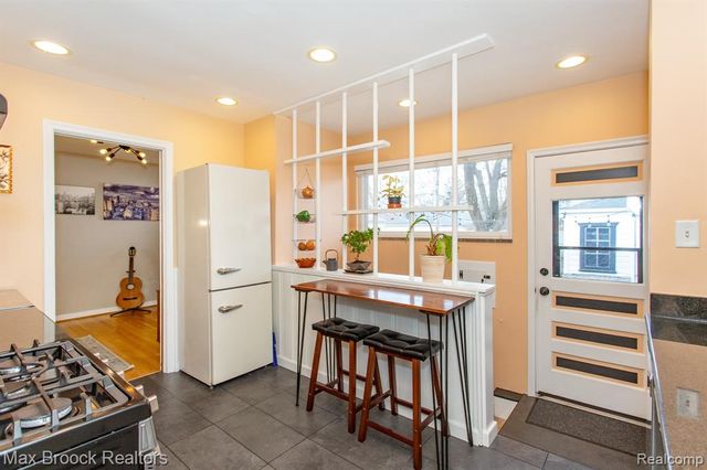 24460 Rosewood Street, Oak Park, MI 48237