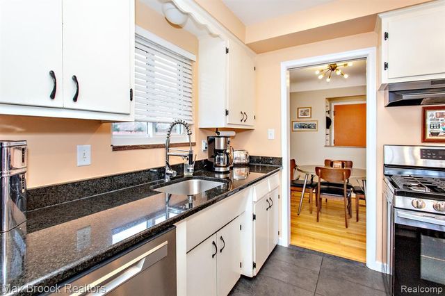 24460 Rosewood Street, Oak Park, MI 48237