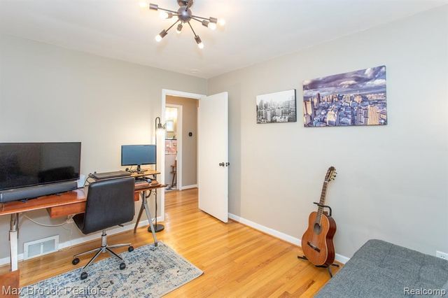 24460 Rosewood Street, Oak Park, MI 48237