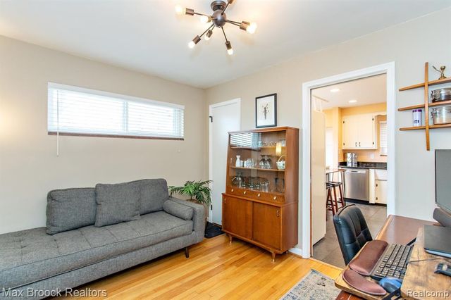 24460 Rosewood Street, Oak Park, MI 48237