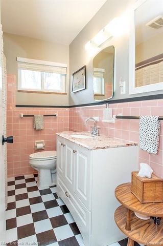 24460 Rosewood Street, Oak Park, MI 48237