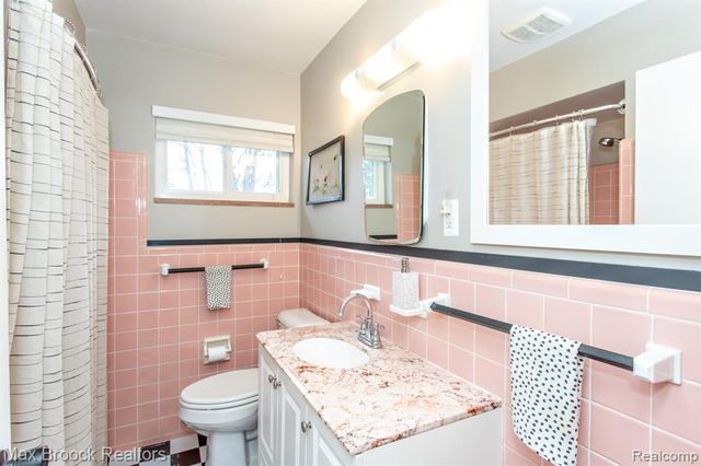 24460 Rosewood Street, Oak Park, MI 48237