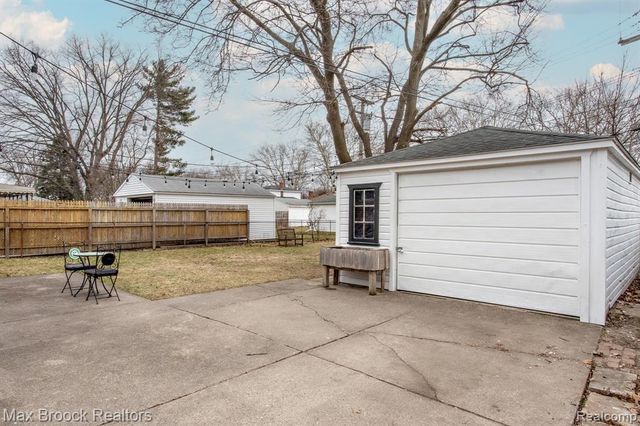 24460 Rosewood Street, Oak Park, MI 48237