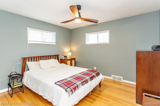 24460 Rosewood Street, Oak Park, MI 48237