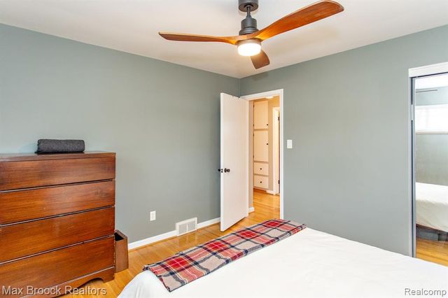 24460 Rosewood Street, Oak Park, MI 48237