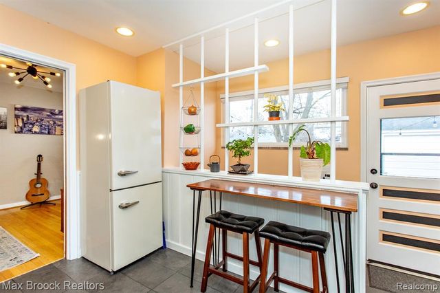 24460 Rosewood Street, Oak Park, MI 48237