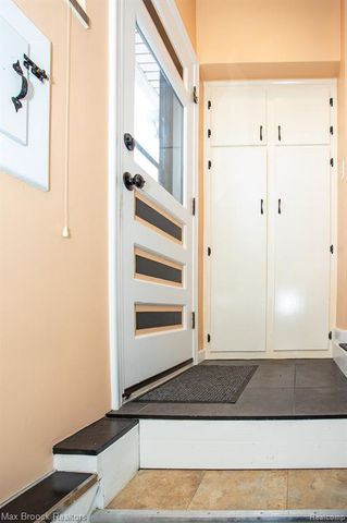 24460 Rosewood Street, Oak Park, MI 48237