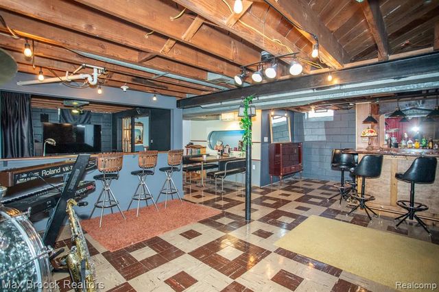 24460 Rosewood Street, Oak Park, MI 48237