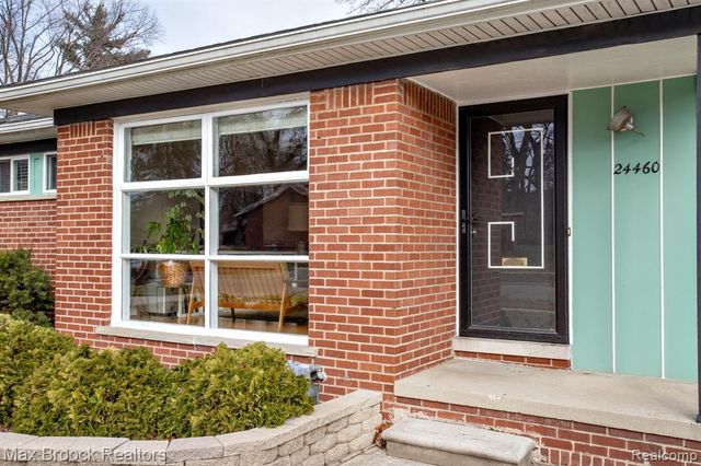24460 Rosewood Street, Oak Park, MI 48237