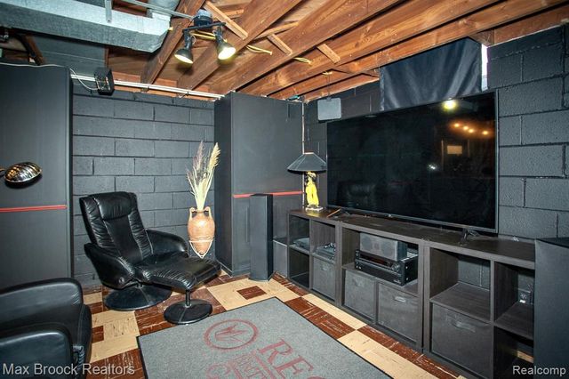 24460 Rosewood Street, Oak Park, MI 48237