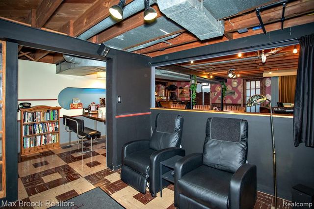 24460 Rosewood Street, Oak Park, MI 48237