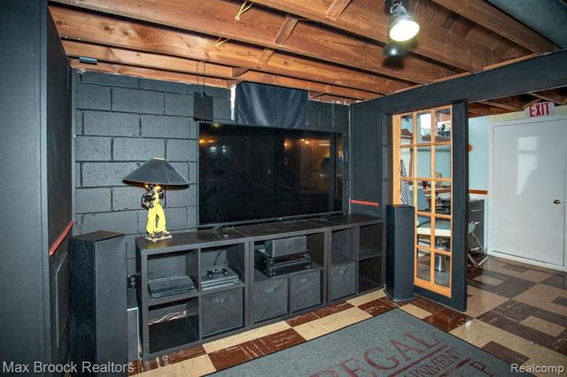 24460 Rosewood Street, Oak Park, MI 48237