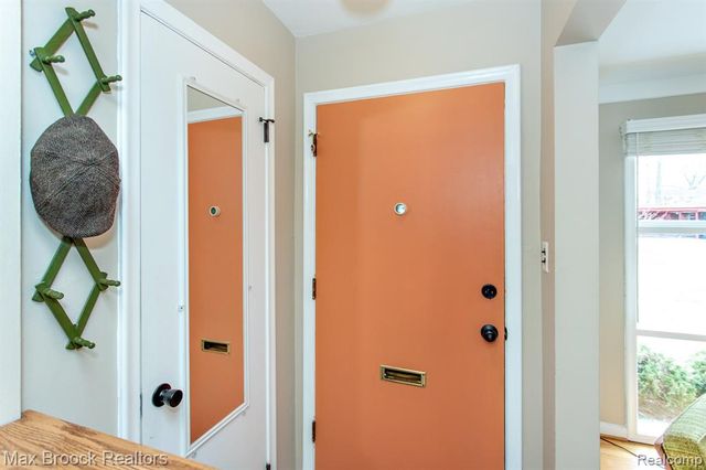 24460 Rosewood Street, Oak Park, MI 48237