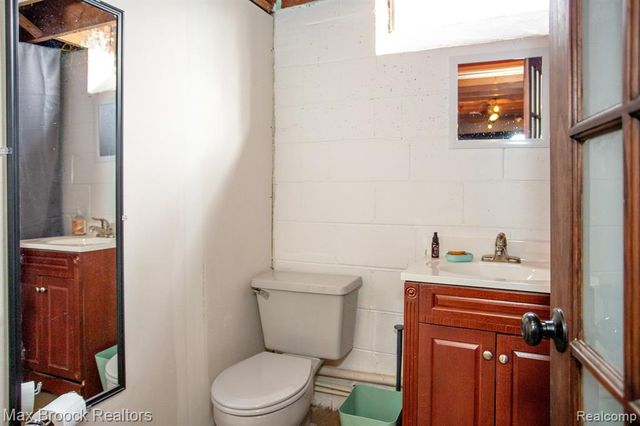 24460 Rosewood Street, Oak Park, MI 48237