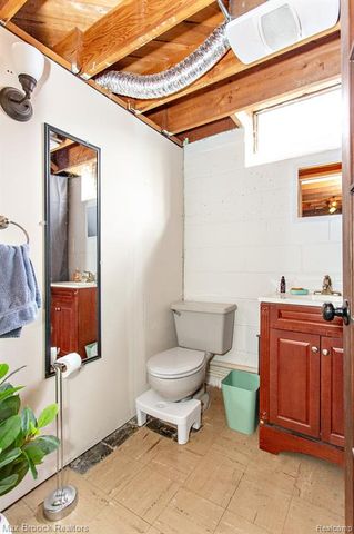 24460 Rosewood Street, Oak Park, MI 48237