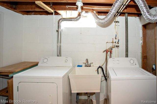 24460 Rosewood Street, Oak Park, MI 48237