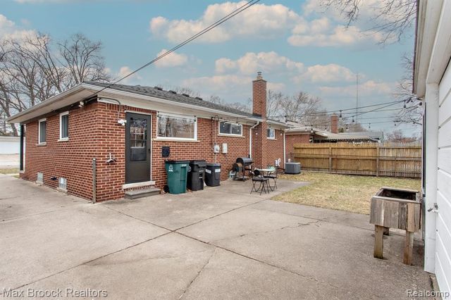 24460 Rosewood Street, Oak Park, MI 48237