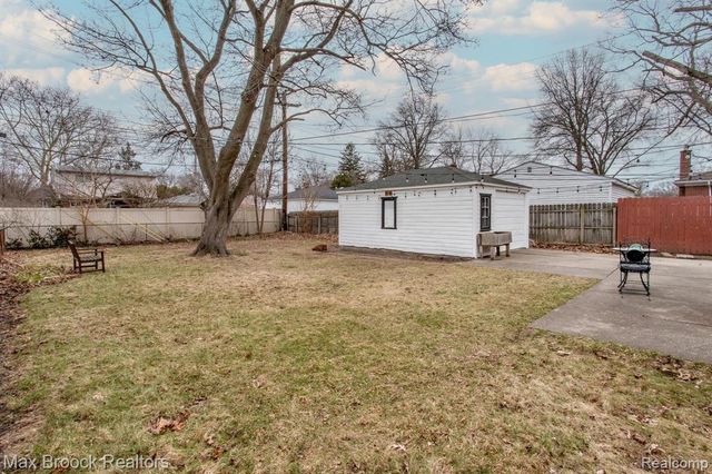 24460 Rosewood Street, Oak Park, MI 48237