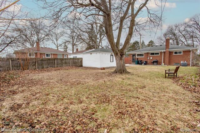 24460 Rosewood Street, Oak Park, MI 48237