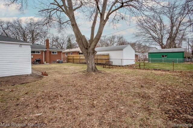 24460 Rosewood Street, Oak Park, MI 48237