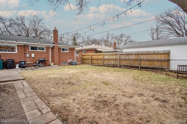 24460 Rosewood Street, Oak Park, MI 48237