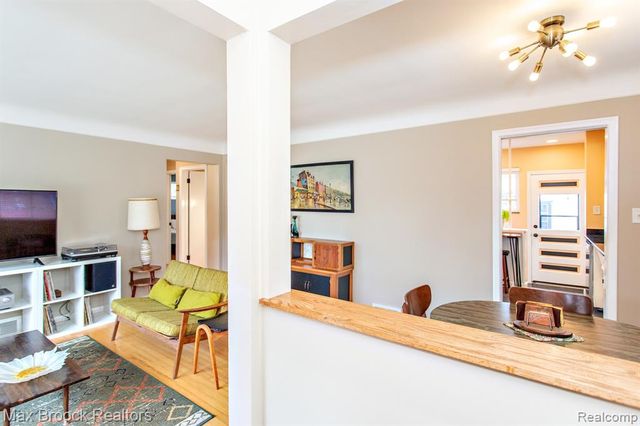 24460 Rosewood Street, Oak Park, MI 48237