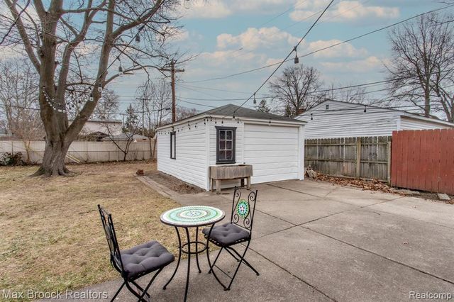 24460 Rosewood Street, Oak Park, MI 48237