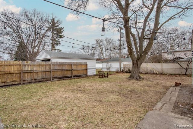 24460 Rosewood Street, Oak Park, MI 48237